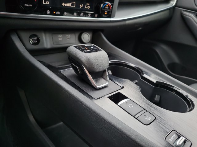 Used 2025 Nissan Rogue SV w/ SV Premium Package FWD image 20