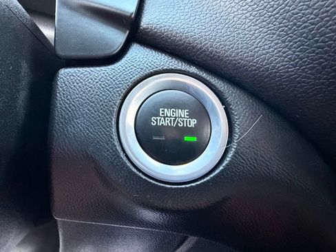 Used 2019 Chevrolet Equinox LT FWD image 27