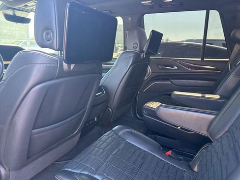 Used 2022 Cadillac Escalade Sport Platinum w/ LPO, ONYX Package image 8