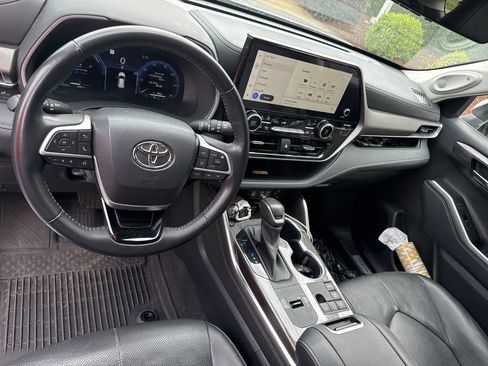 Used 2023 Toyota Highlander Limited AWD/4WD image 8