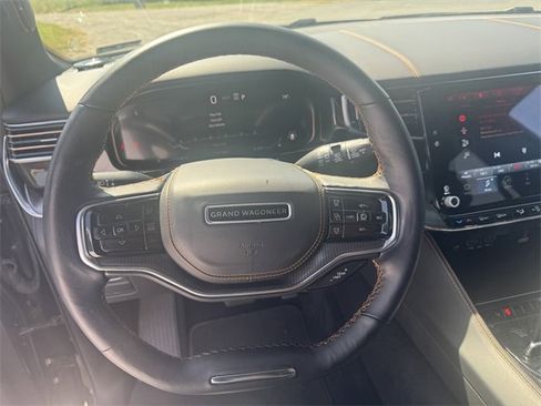 Used 2023 Jeep Grand Wagoneer Series III image 33