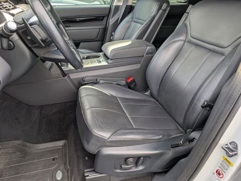 Used 2020 Land Rover Discovery SE image 6