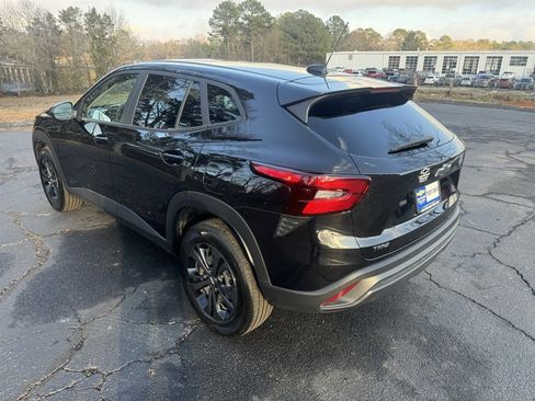 Certified 2025 Chevrolet Trax LS image 5