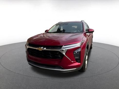 Used 2025 Chevrolet Trax LT w/ LT Convenience Package FWD image 6