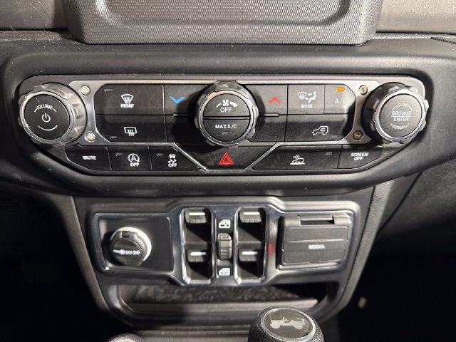 Used 2022 Jeep Wrangler Unlimited Sport AWD/4WD image 32