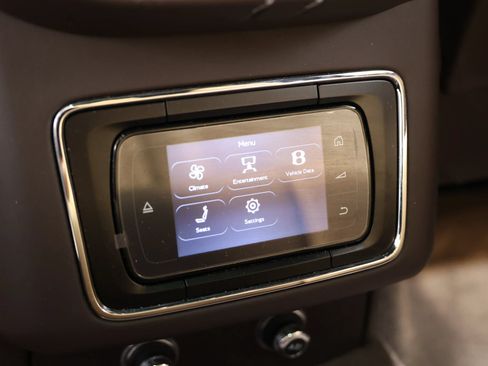 Used 2018 Bentley Bentayga AWD/4WD image 64