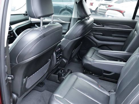 Used 2023 Jeep Grand Cherokee L Limited w/ Black Appearance Package AWD/4WD image 15