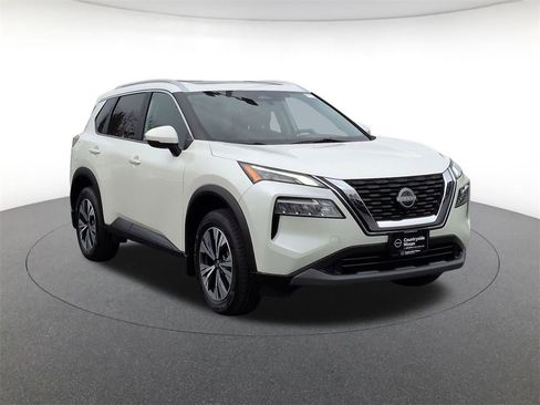 Used 2022 Nissan Rogue SV w/ SV Premium Package image 3