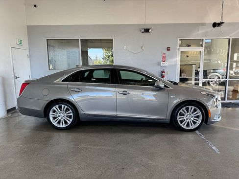 Used 2019 Cadillac XTS Luxury image 4