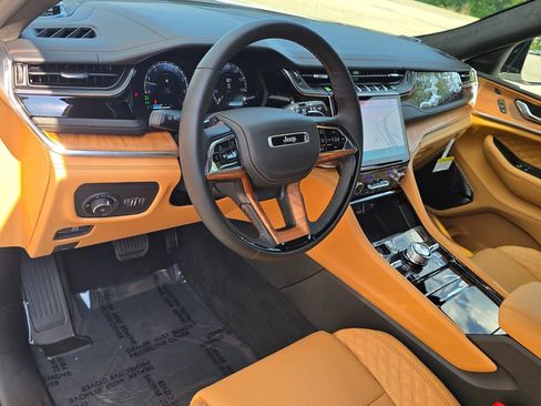 New 2025 Jeep Grand Cherokee Summit image 25