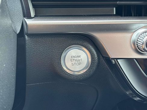 Used 2025 Kia Telluride LX FWD image 30