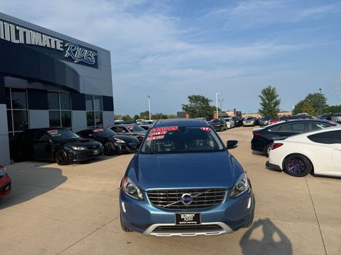 Used 2017 Volvo XC60 T5 Dynamic w/ Preferred Option Package FWD image 3