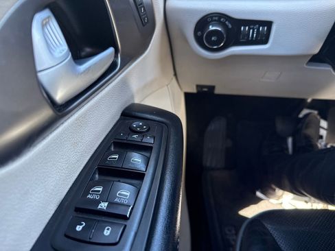 Used 2017 Chrysler Pacifica Limited FWD image 24
