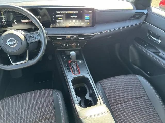 Certified 2025 Nissan Kicks SR FWD image 15