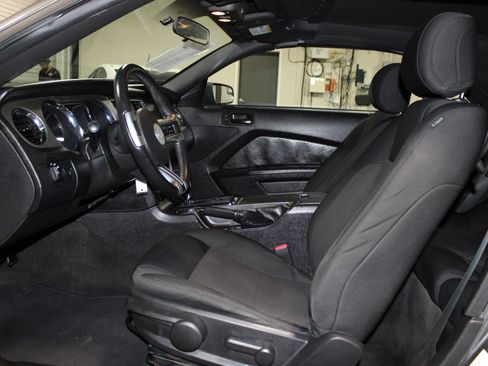 Used 2014 Ford Mustang Convertible RWD image 8