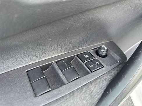Used 2022 Toyota Corolla LE image 10