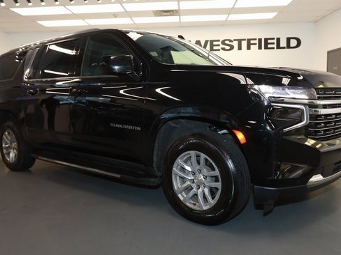 Used 2024 Chevrolet Suburban LT image 9