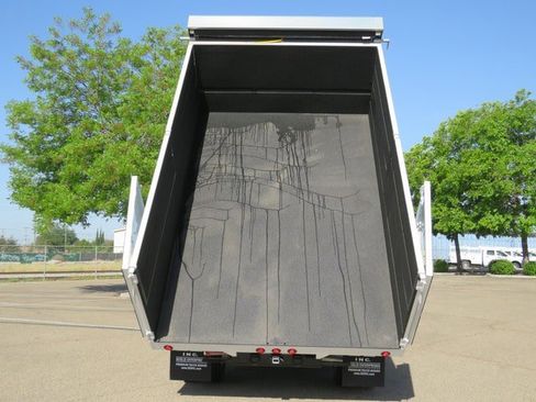 New 2023 RAM 5500 Tradesman w/ Chrome Appearance Group image 32