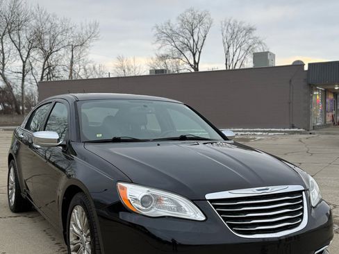 Used 2011 Chrysler 200 Limited image 2