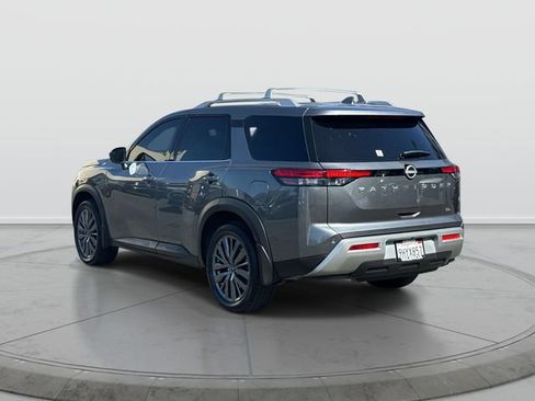 Certified 2024 Nissan Pathfinder SL w/ SL Premium Package FWD image 5