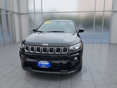 Used 2023 Jeep Compass Latitude w/ Convenience Group AWD/4WD image 3