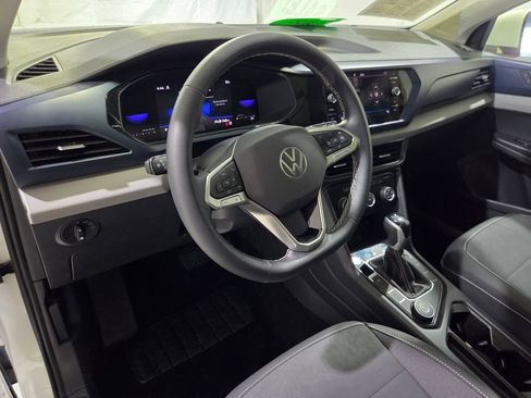 Used 2023 Volkswagen Taos SE w/ Panoramic Sunroof Package AWD/4WD image 5