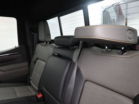 Used 2024 Chevrolet Silverado 1500 ZR2 AWD/4WD image 12