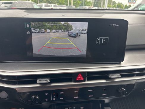 Used 2025 Kia Sorento LX FWD image 27