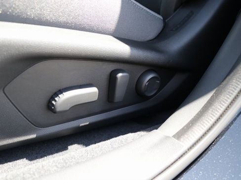 Used 2025 Subaru Crosstrek 2.0i Premium image 25