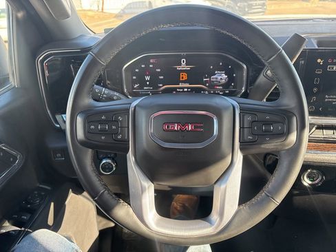Used 2024 GMC Sierra 1500 Elevation image 9