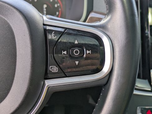 Used 2017 Volvo S90 T5 Momentum w/ Convenience Package image 24