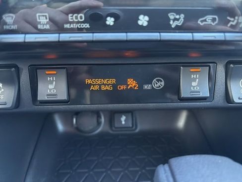 Used 2022 Toyota RAV4 XLE w/ Convenience Package image 3