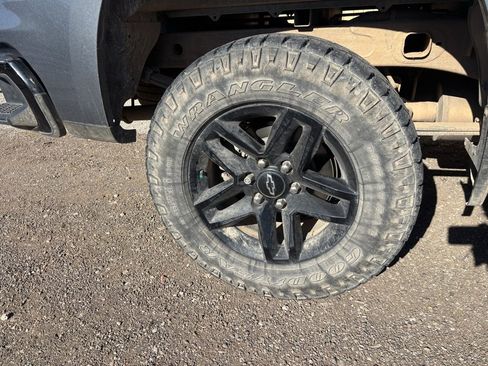 Used 2020 Chevrolet Silverado 1500 Custom Trail Boss w/ Custom Convenience Package image 9