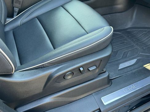 Used 2023 GMC Yukon SLT image 28