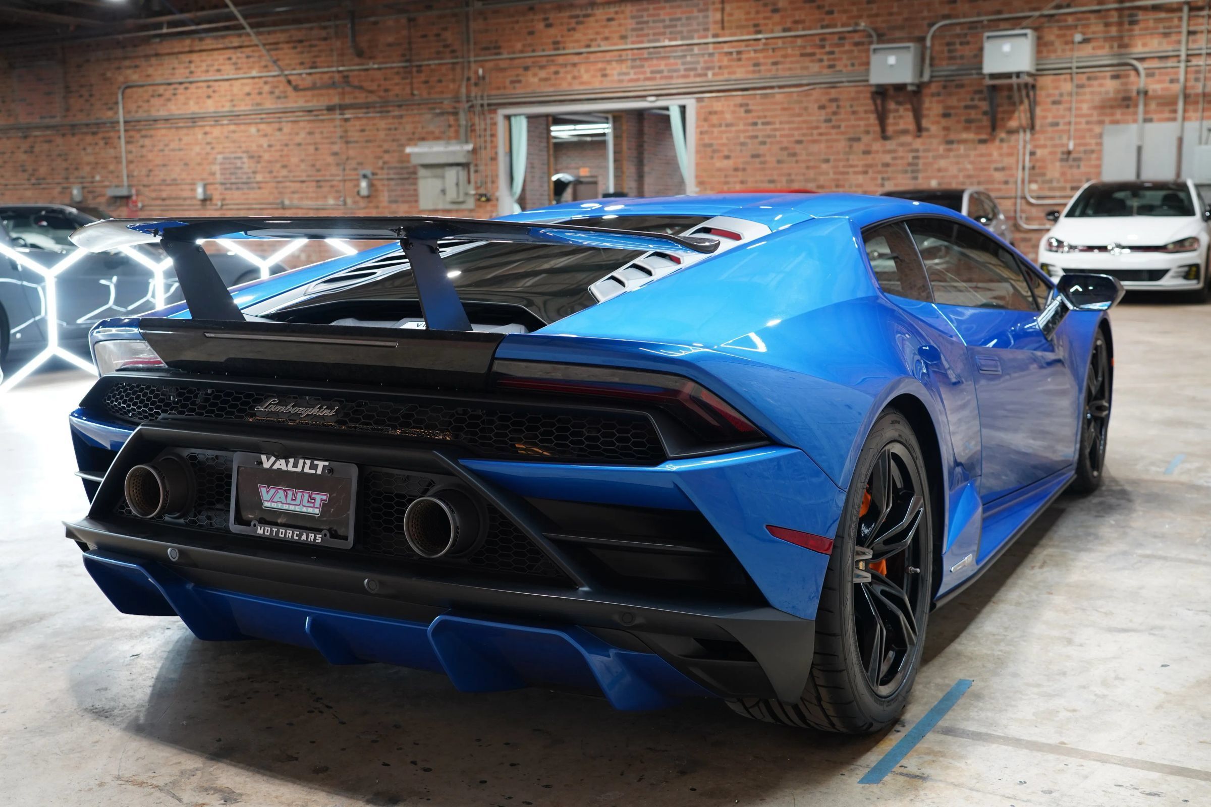 Used 2020 Lamborghini Huracan EVO RWD image 16