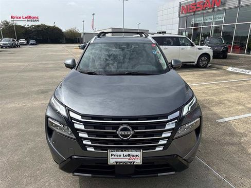 Used 2025 Nissan Rogue Platinum AWD/4WD image 2