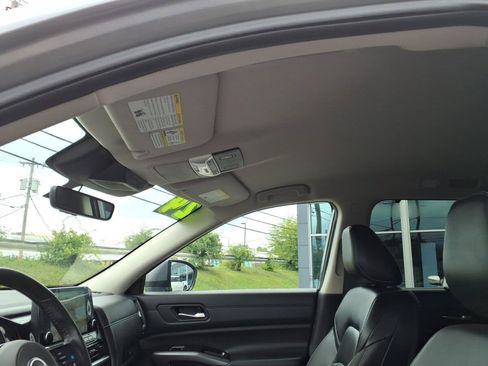 Used 2024 Nissan Pathfinder SL AWD/4WD image 20