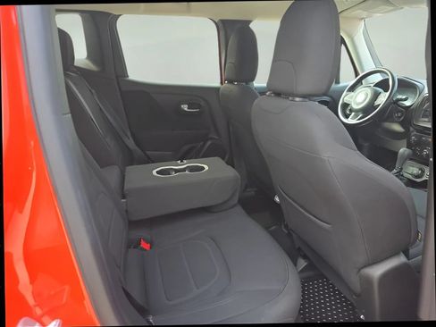 Used 2019 Jeep Renegade Latitude w/ Cold Weather Group AWD/4WD image 19