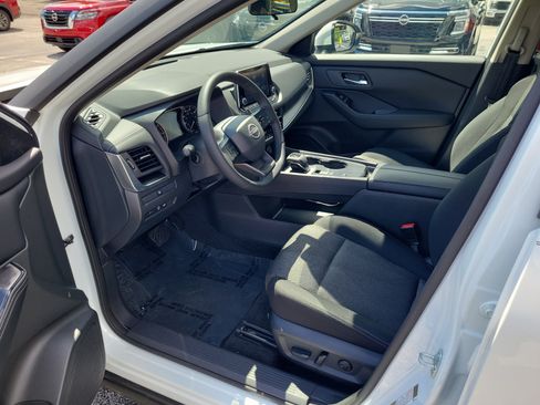 Certified 2025 Nissan Rogue SV FWD image 12