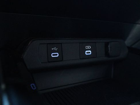 Used 2025 Toyota Prius XLE FWD image 27