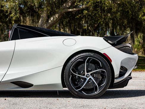 Used 2024 McLaren 750S Spider RWD image 6