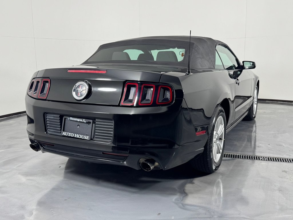 Used 2013 Ford Mustang Convertible RWD image 26