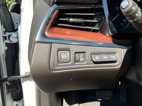 Used 2026 Cadillac XT5 Premium Luxury w/ LPO, ONYX Package FWD image 10