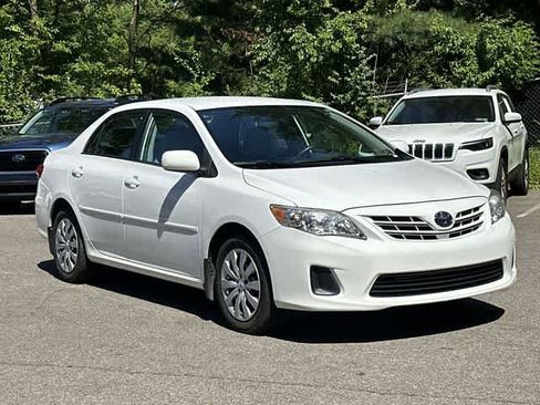 Used 2013 Toyota Corolla LE FWD image 19