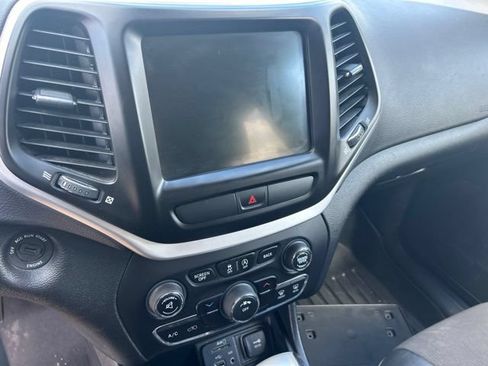 Used 2016 Jeep Cherokee Trailhawk w/ Cold Weather Group AWD/4WD image 12
