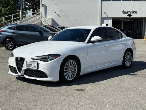 Used 2022 Alfa Romeo Giulia Sprint image 3