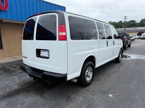 Used 2018 Chevrolet Express 2500 LS w/ Driver Convenience Package RWD image 9