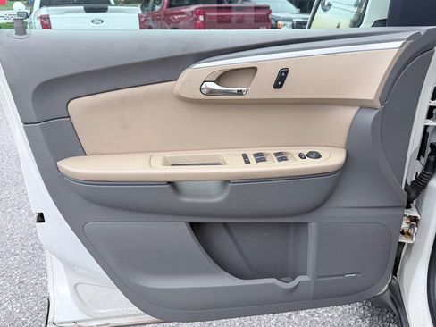 Used 2012 Chevrolet Traverse LT FWD image 25