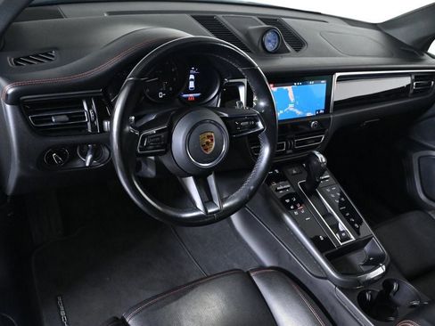 Certified 2022 Porsche Macan AWD/4WD image 4