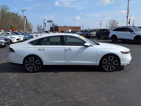 Used 2023 Honda Accord Touring image 2